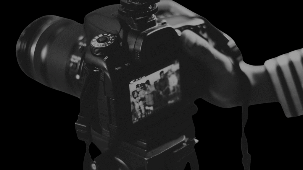 En cette journée mondiale de la photographie, découvrez 10 photographes haïtiens qui font et continuent de faire rayonner l’art photographique d’Haïti.