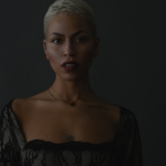 Rosemika amorce un nouveau chapitre artistique avec « Brisé »